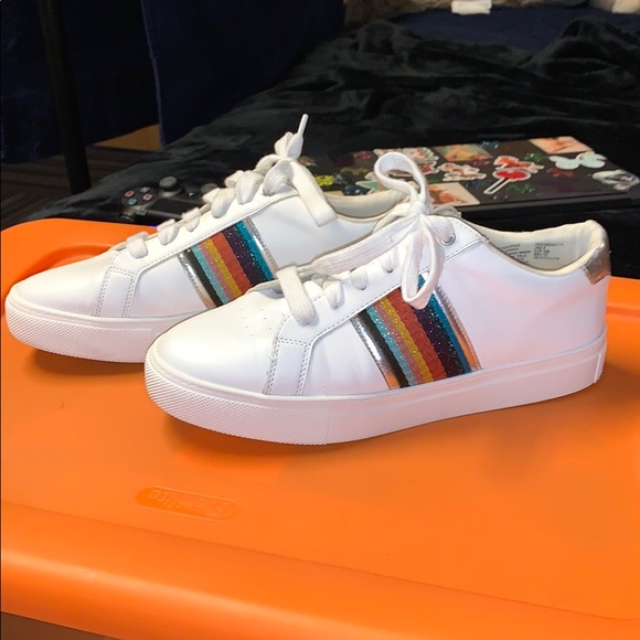 Shoes - Picture 2 of 7